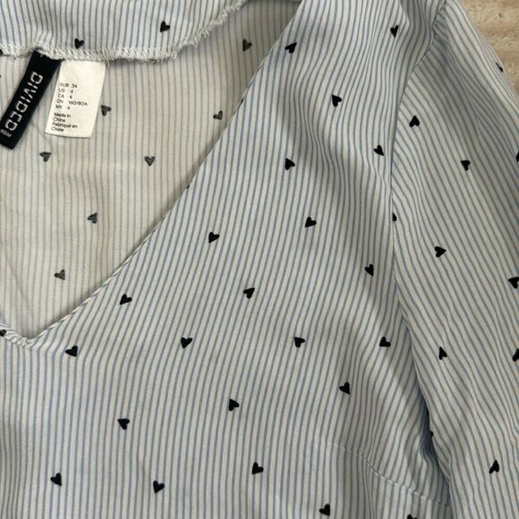 H&M Divided Blue & White Striped Ruffled V Neck , 4 hearts - Picture 4 of 6